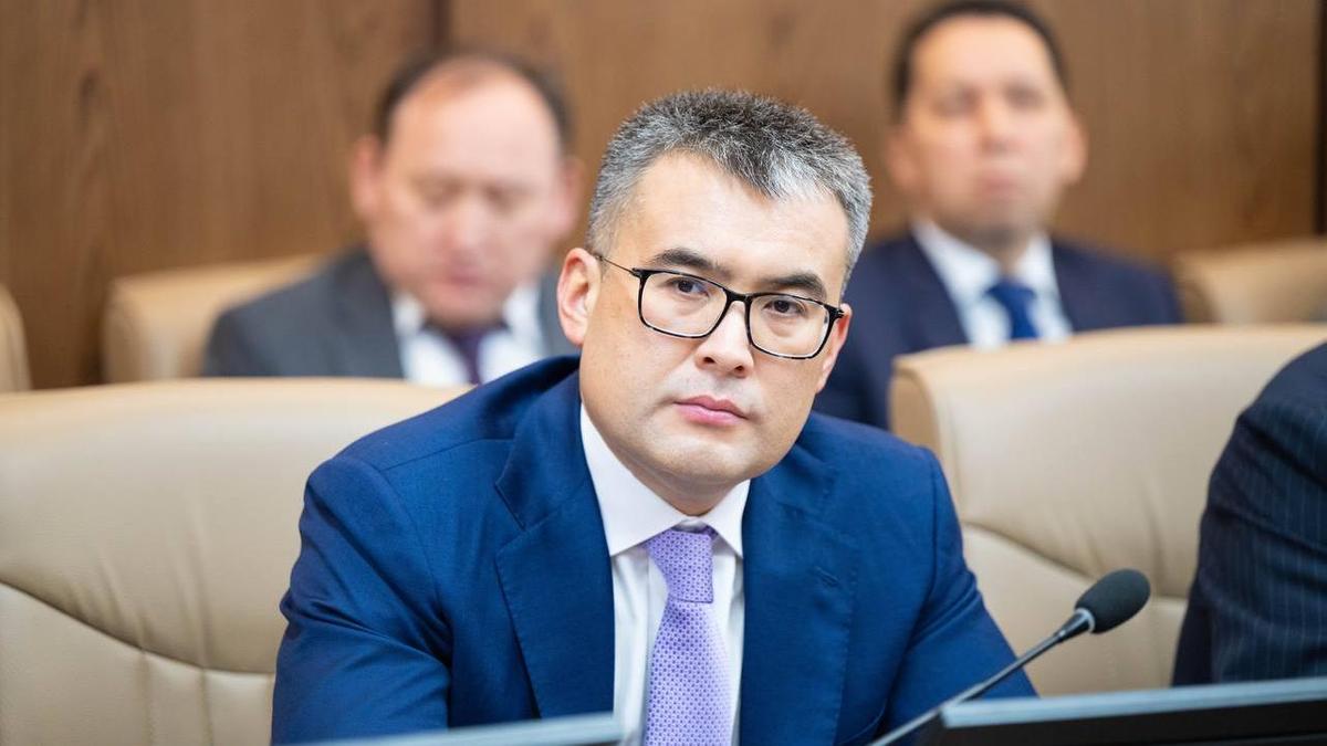 Қазбек Құсайынов Қазбек Құсайынов