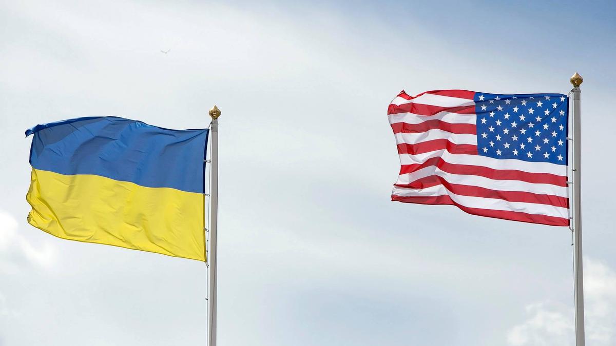 Флаги Украины и США