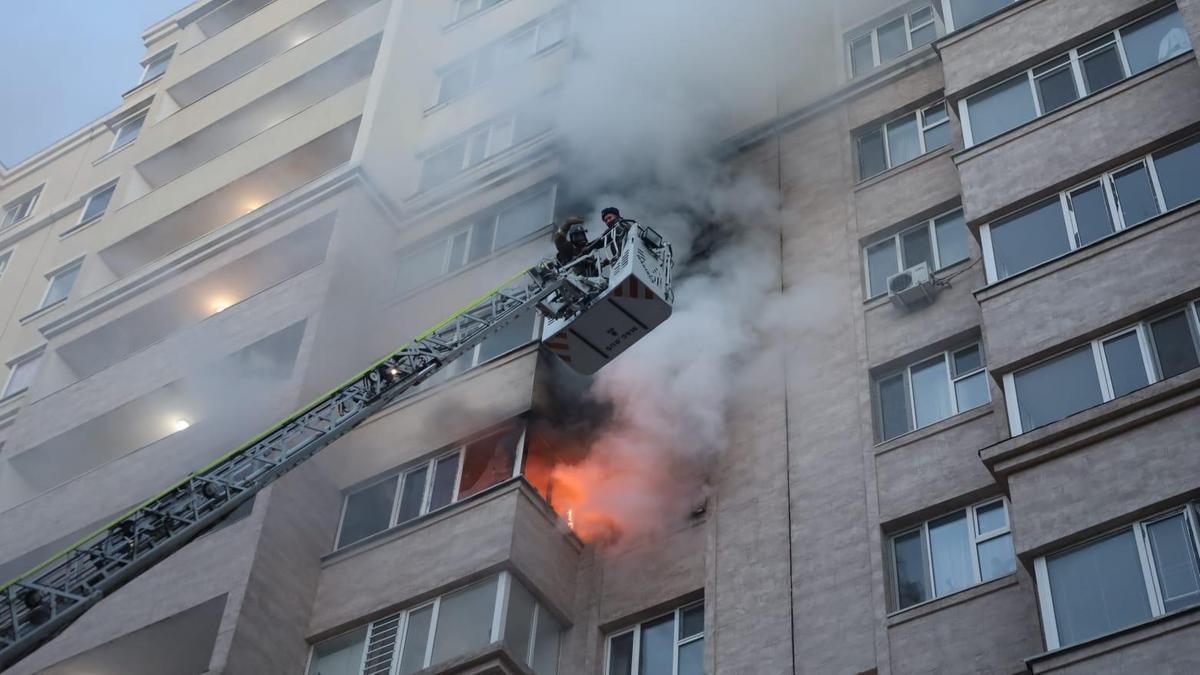 Огонь на балконе в доме