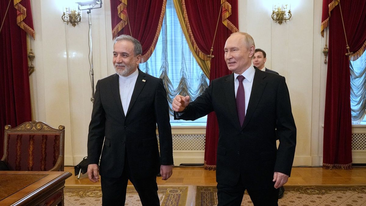 Владимир Путин и Аббас Аракчи