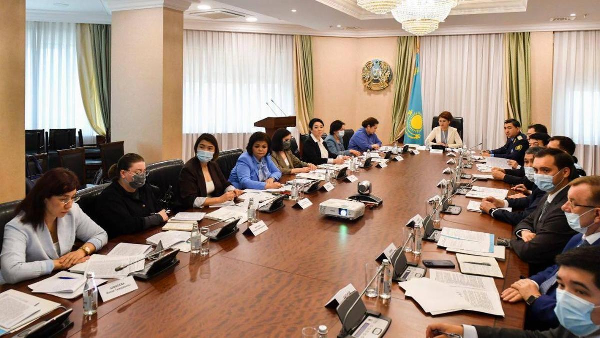Президент жанындағы Әйелдер істері және отбасылық-демографиялық саясат жөніндегі ұлттық комиссияның отырысы өтті Президент жанындағы Әйелдер істері және отбасылық-демографиялық саясат жөніндегі ұлттық комиссияның отырысы өтті