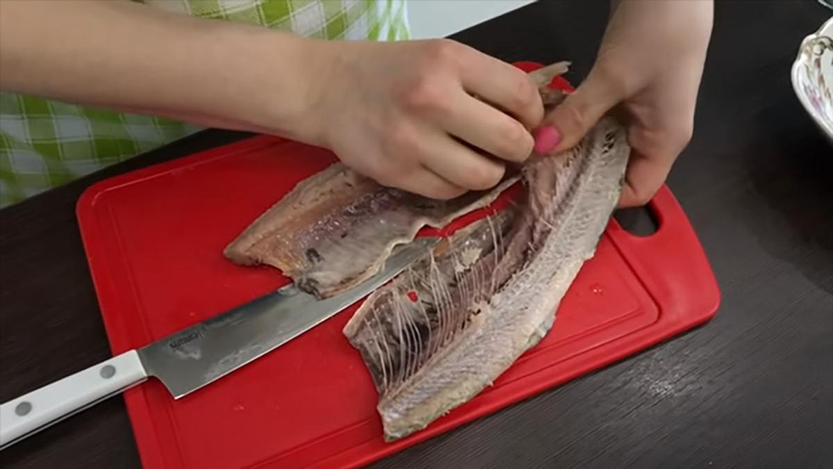Вынимание хребта из селедки