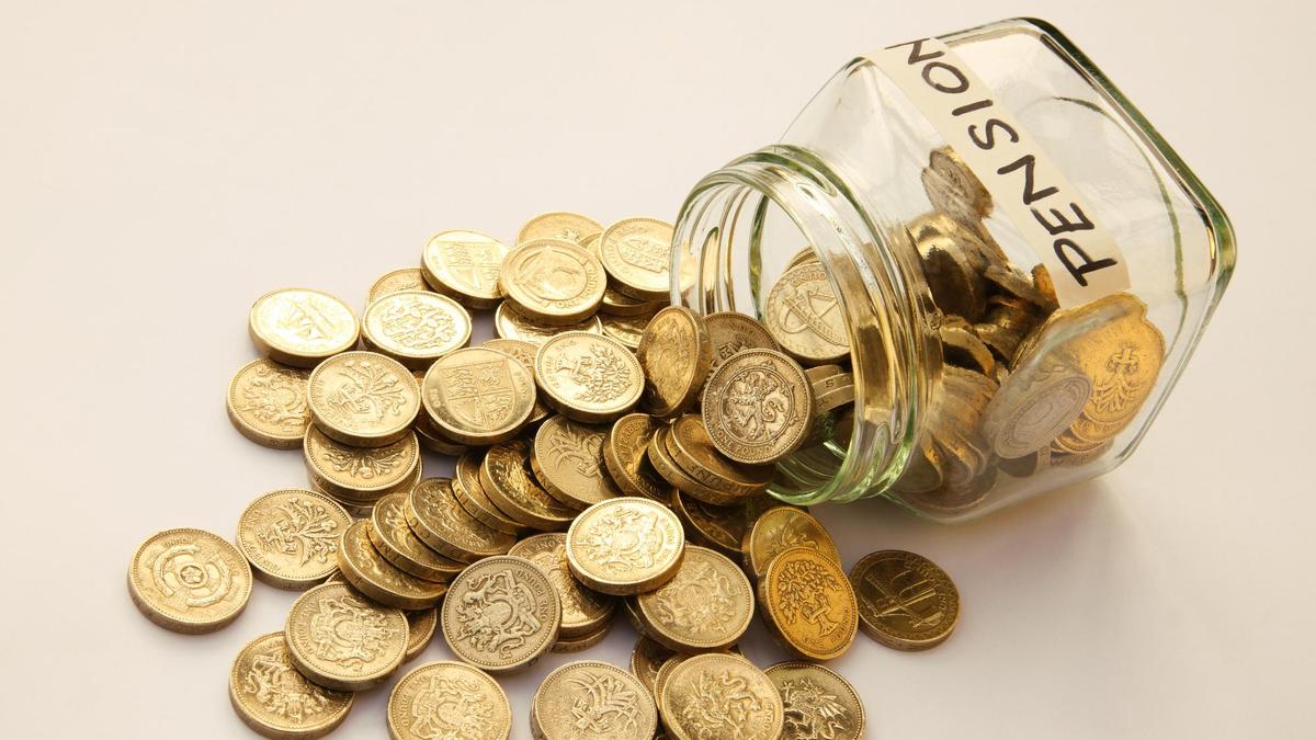 Пенсионные накопления рассыпались по столу