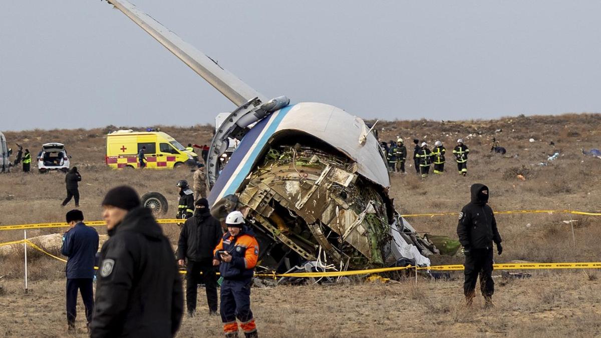 Самолет разбился, на место крушения прибыли экстренные службы
