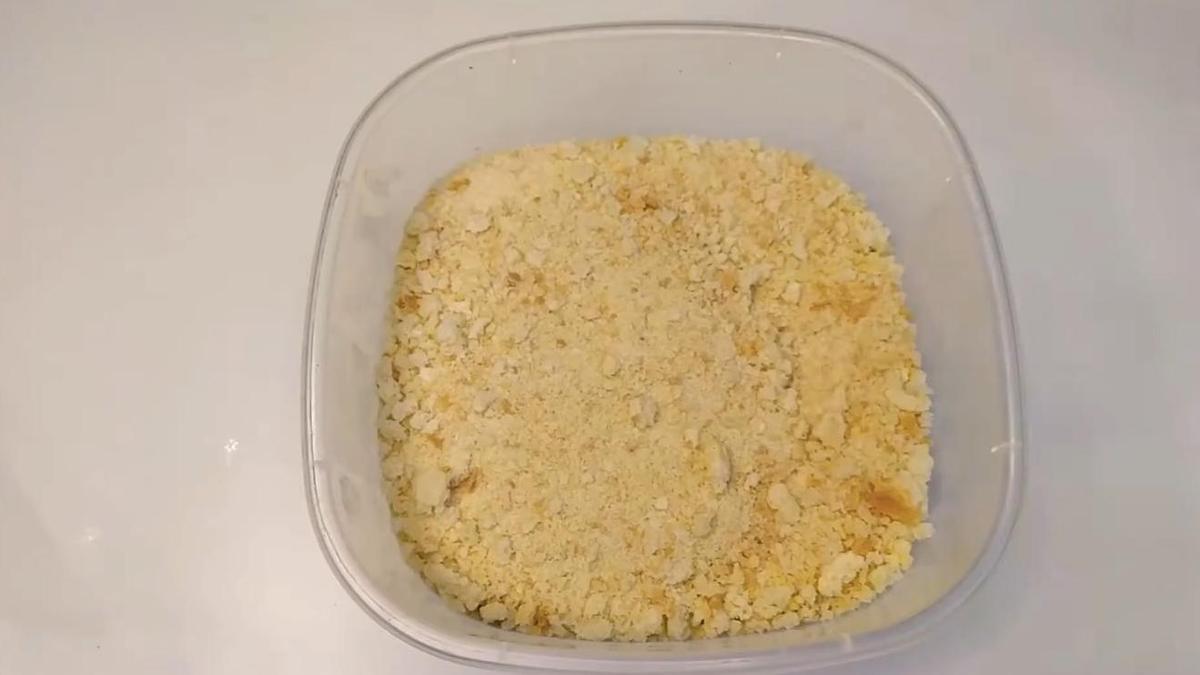 Сухарная панировка. Панировка из сухарей. Сухарная панировка. Мучная панировка. Сухари для панировки.