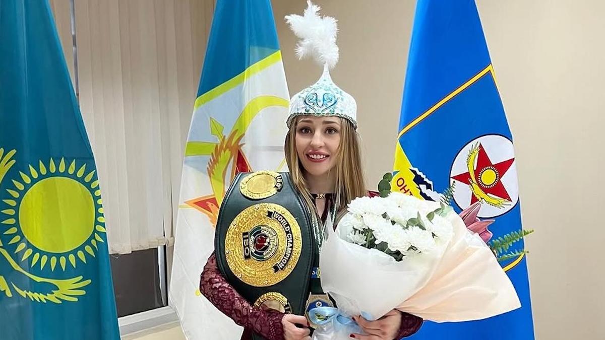 Казахстанская девушка-боксер Ангелина Лукас