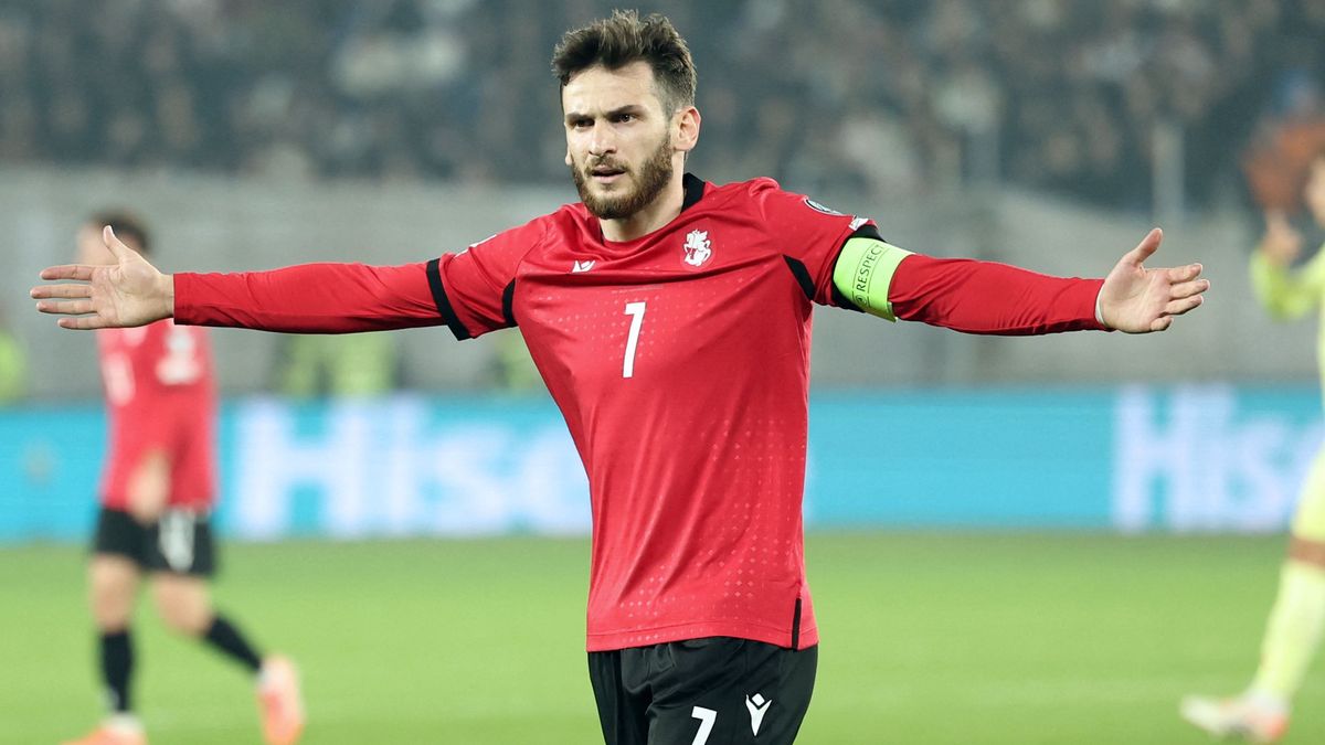 Грузинский футболист Хвича Кварацхелия