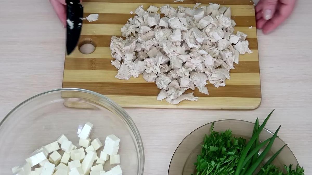 Нарезка отварного куриного филе