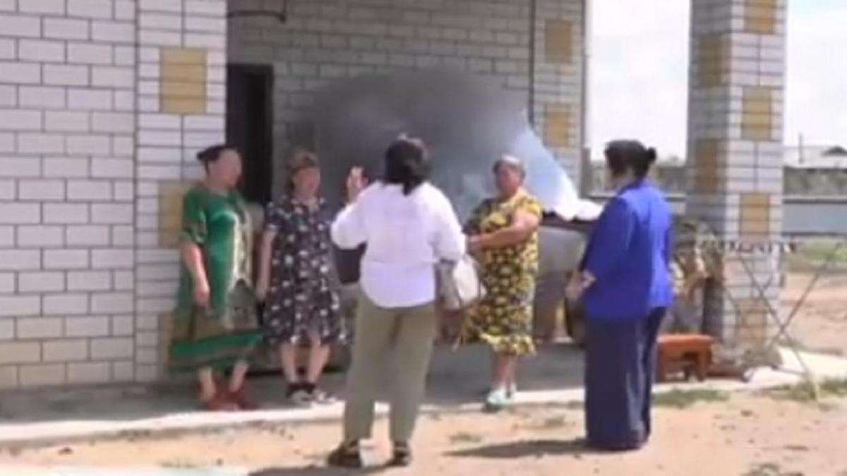 Жители села пожаловались на качество домов Жители села пожаловались на качество домов