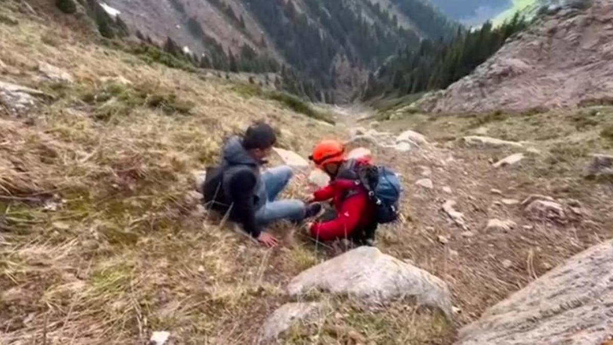 Нашли туриста в горах Алматы Нашли туриста в горах Алматы