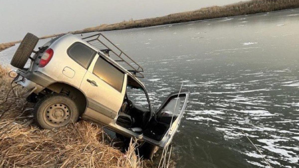 Автомобиль в воде в Павлодарской области