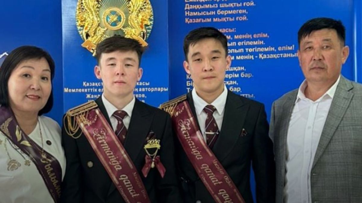 Атырау облысында мектеп бітіруші түлектер