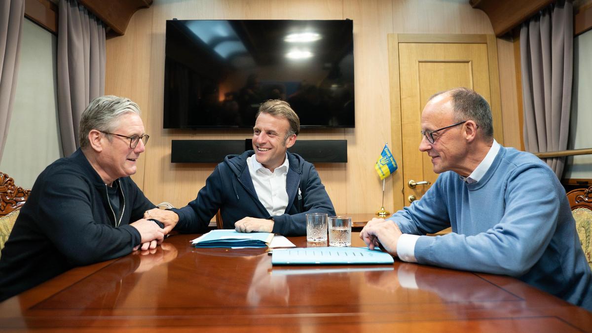 Кир Стармер, Эмманюэль Макрон и Фридрих Мерц Кир Стармер, Эмманюэль Макрон и Фридрих Мерц