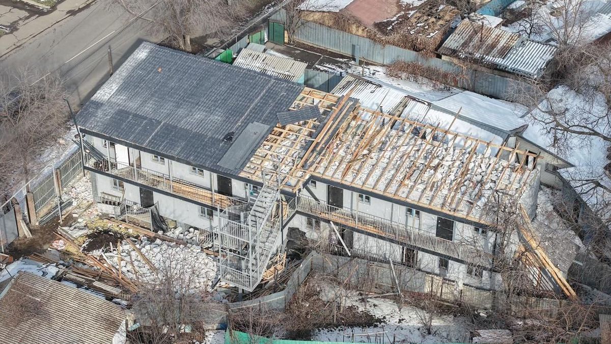 Снос третьего этажа жилого здания