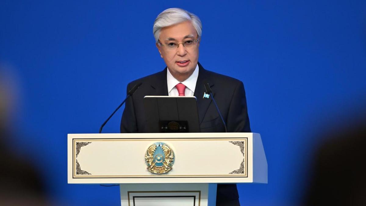 Нудистер шәуетпен жабылған