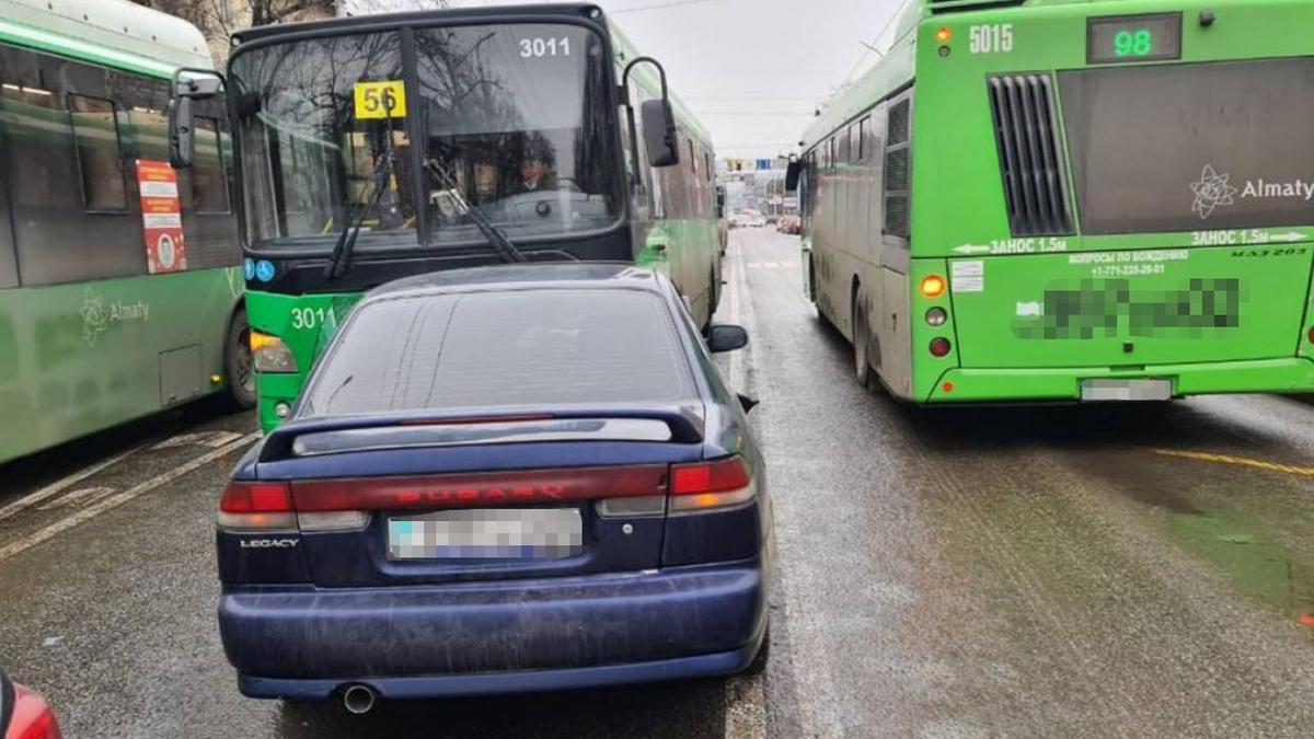 Место аварии в Алматы Место аварии в Алматы
