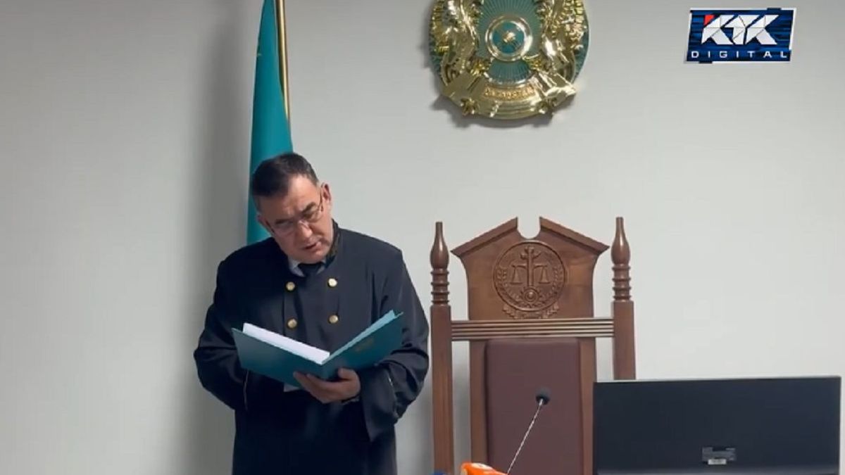 Судья зачитывает приговор