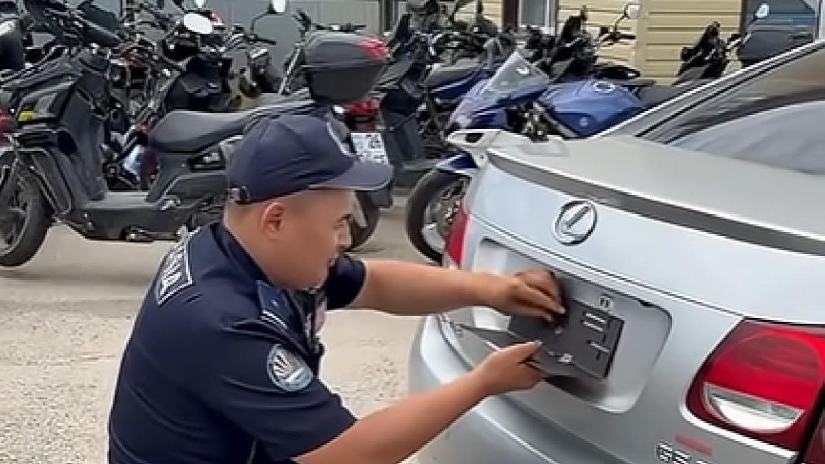 "Шпионский" Lexus в Актобе