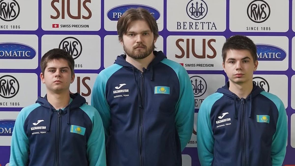 Казахстанские стрелки Артемий Кабаков, Никита Чирюкин и Кирилл Федькин (слева направо)