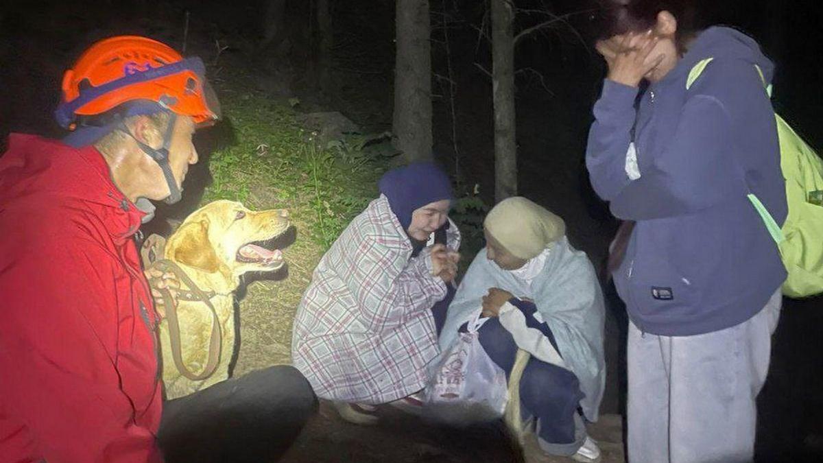 Девушки заблудились в горах Девушки заблудились в горах