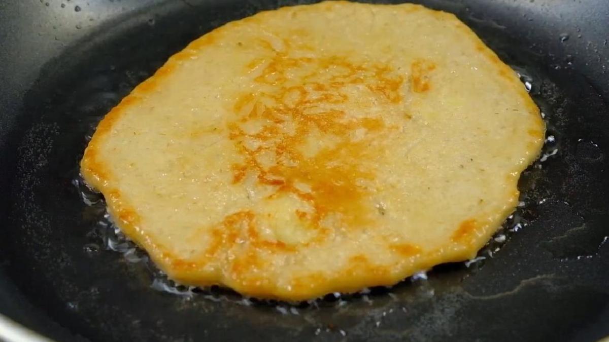 Приготовление оладий на сковоролде