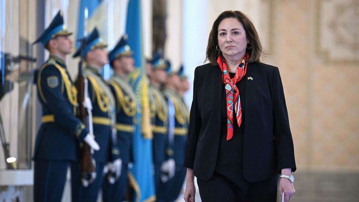 Джули Стаффт