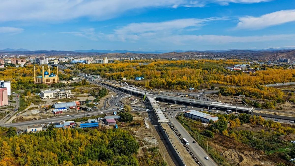 Монтаж балок транспортной развязки