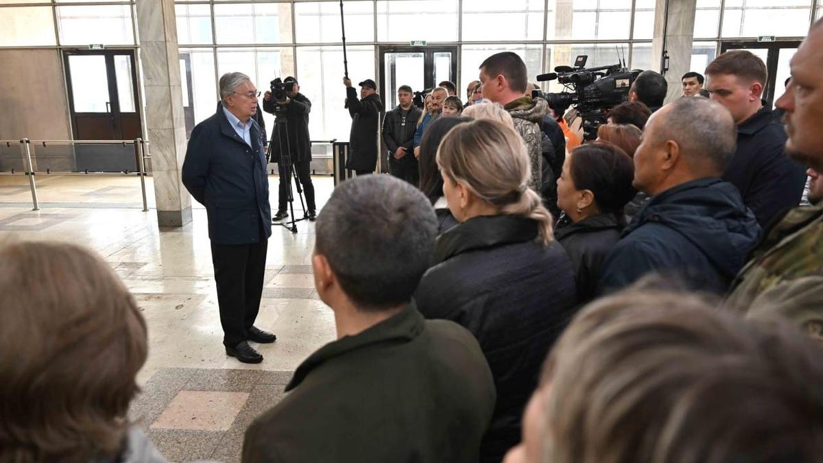 Қасым-Жомарт Тоқаев және СҚО-ның эвакуацияланған тұрғындары Қасым-Жомарт Тоқаев және СҚО-ның эвакуацияланған тұрғындары