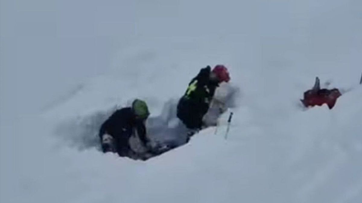 қар көшкіні астында қалған адамды іздеу