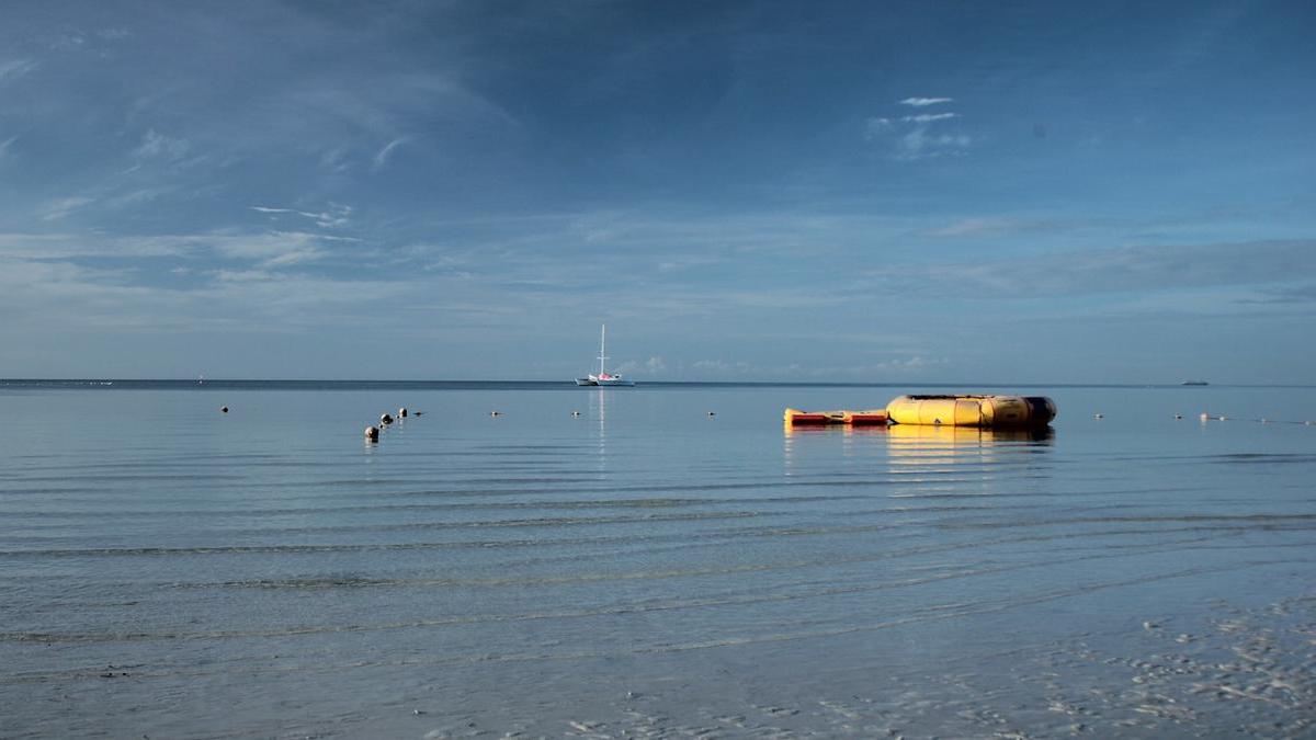 Резиновая лодка на воде