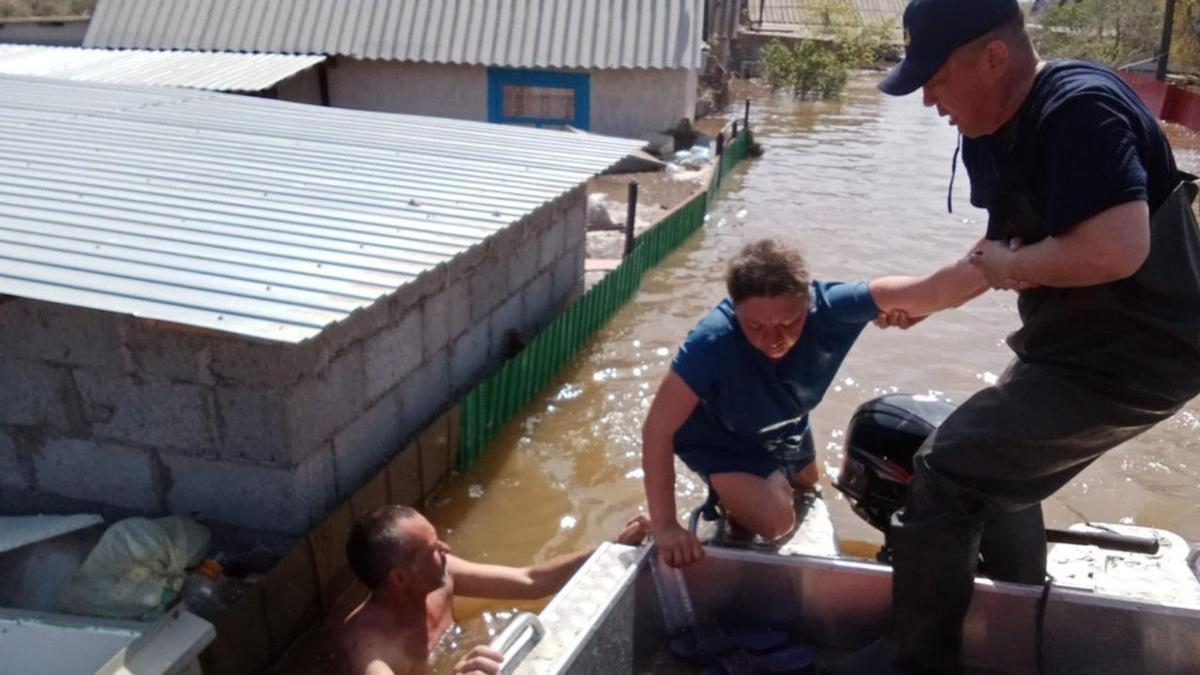 Оралдағы су тасқынынан адамдарды құтқару сәті