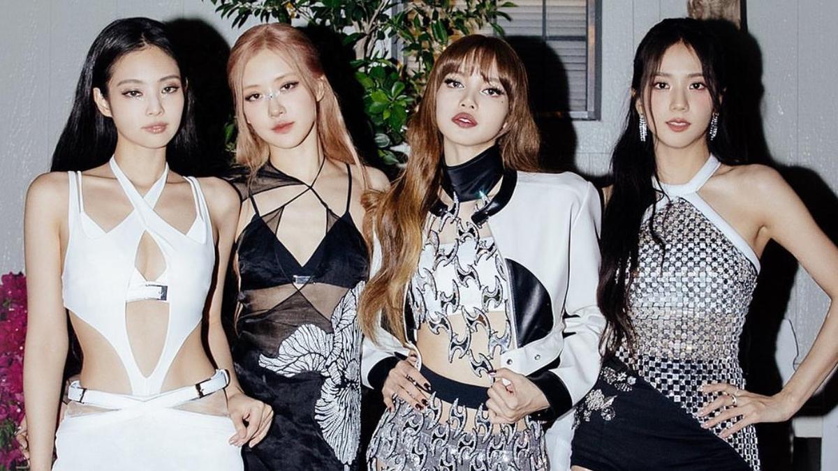 Blackpink (слева направо - Дженни, Розе, Лиса и Джису)