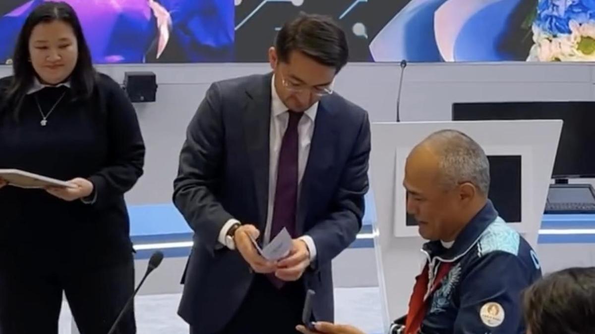 Жаслан Мадиев және Еркін Ғаббасов Жаслан Мадиев және Еркін Ғаббасов