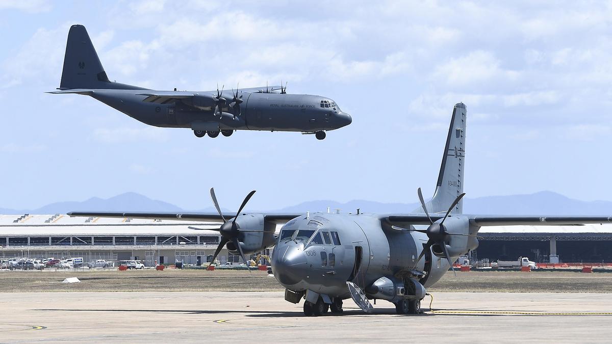 Военный самолет C-130