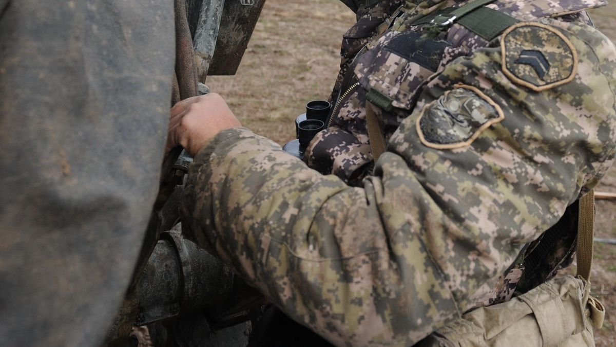 Военнослужащий