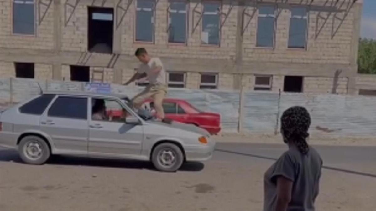 Блогер снимает рекламный ролик Блогер снимает рекламный ролик
