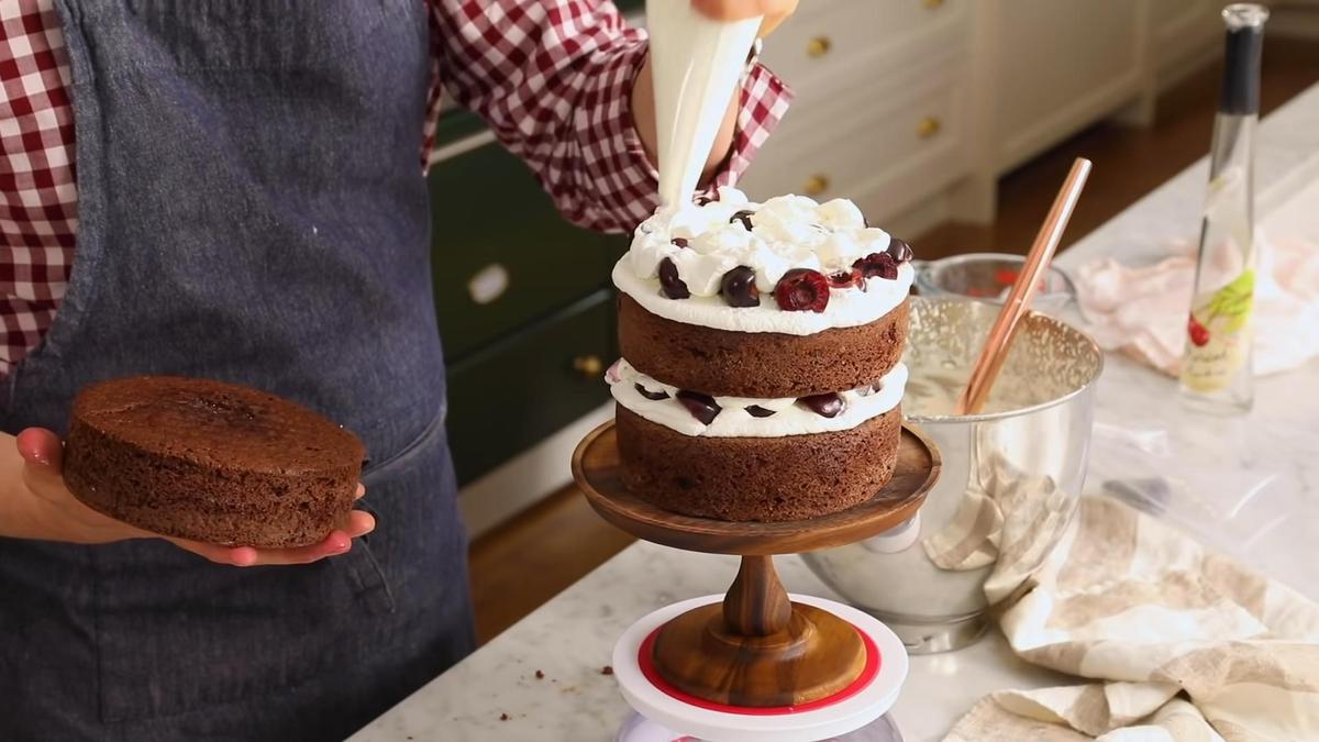 Сборка торта «Черный лес»