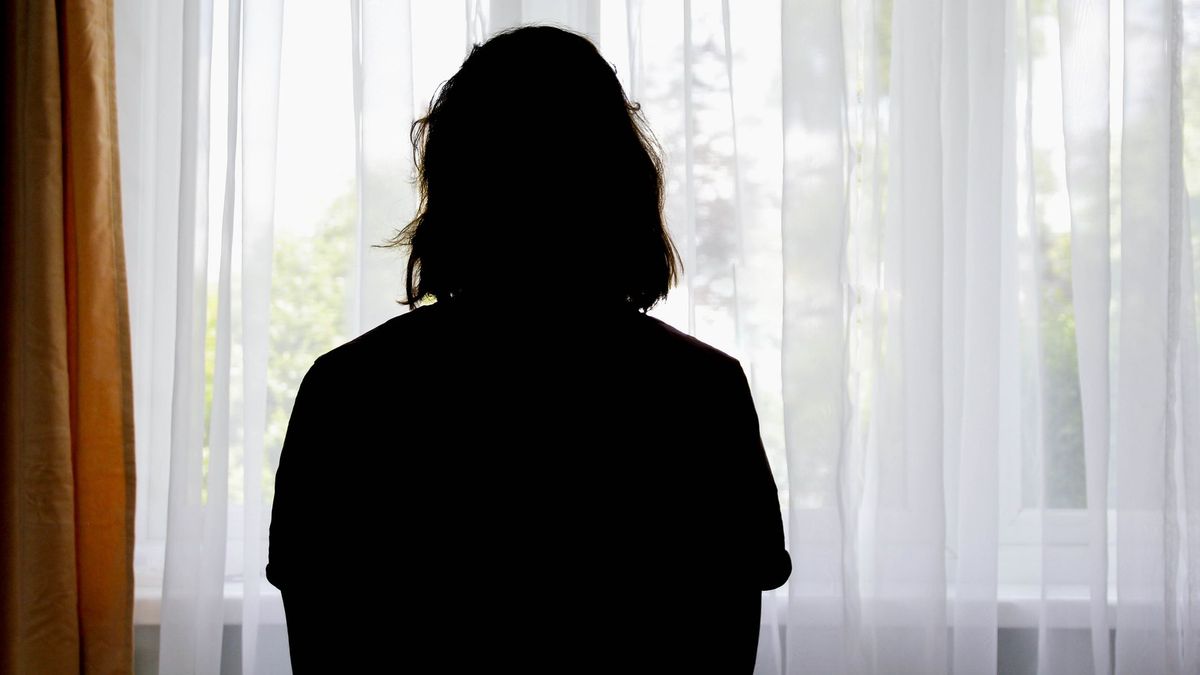 Женщина у окна