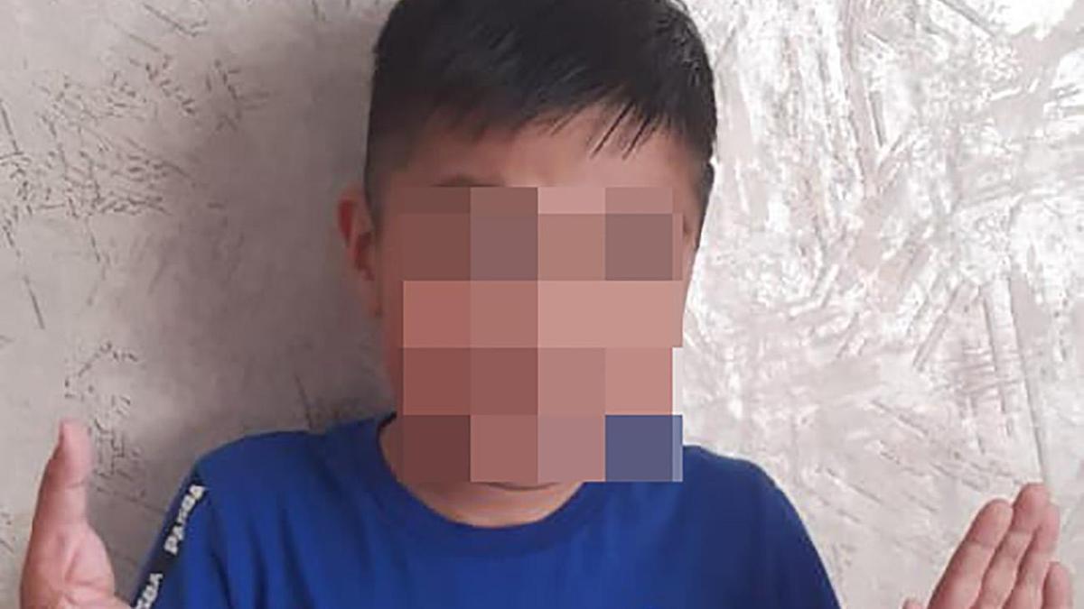 Изменения с 1 апреля для лишенных. Мальчик 11 лет. Мальчик показал мальчику. Мальчики из Казахстана. Мальчик показал свой.