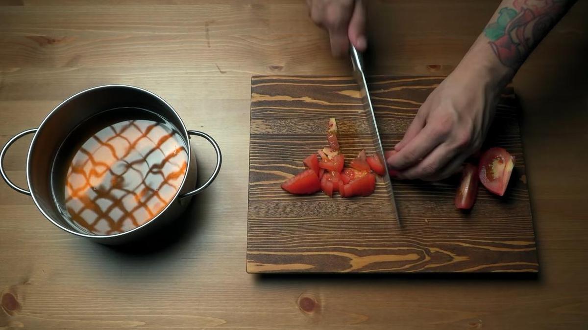 Нарезка помидора для бульона