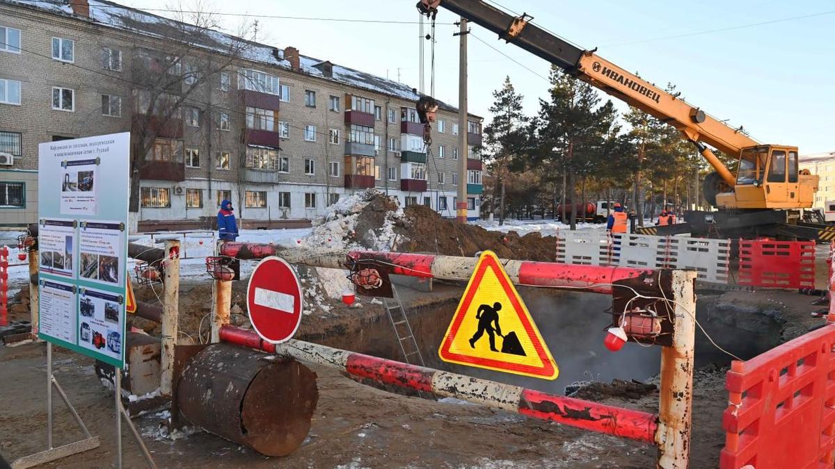 Место прорыва теплотрассы в Рудном