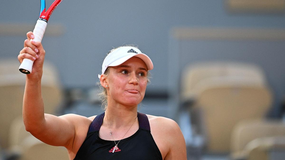 Елена Рыбакина стартовала с победы на турнире в Истбурне