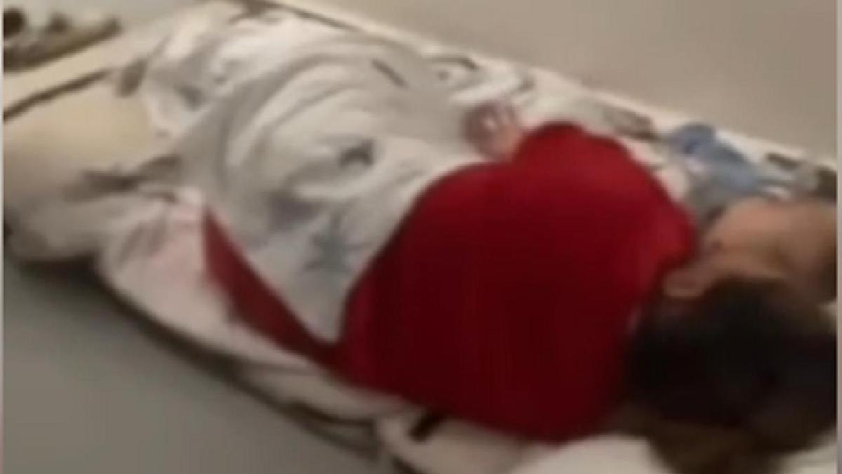 Медициналық тексеруден өтіп жатқан әйелдердің жасырын камерасы Медициналық тексеруден өтіп жатқан әйелдердің жасырын камерасы