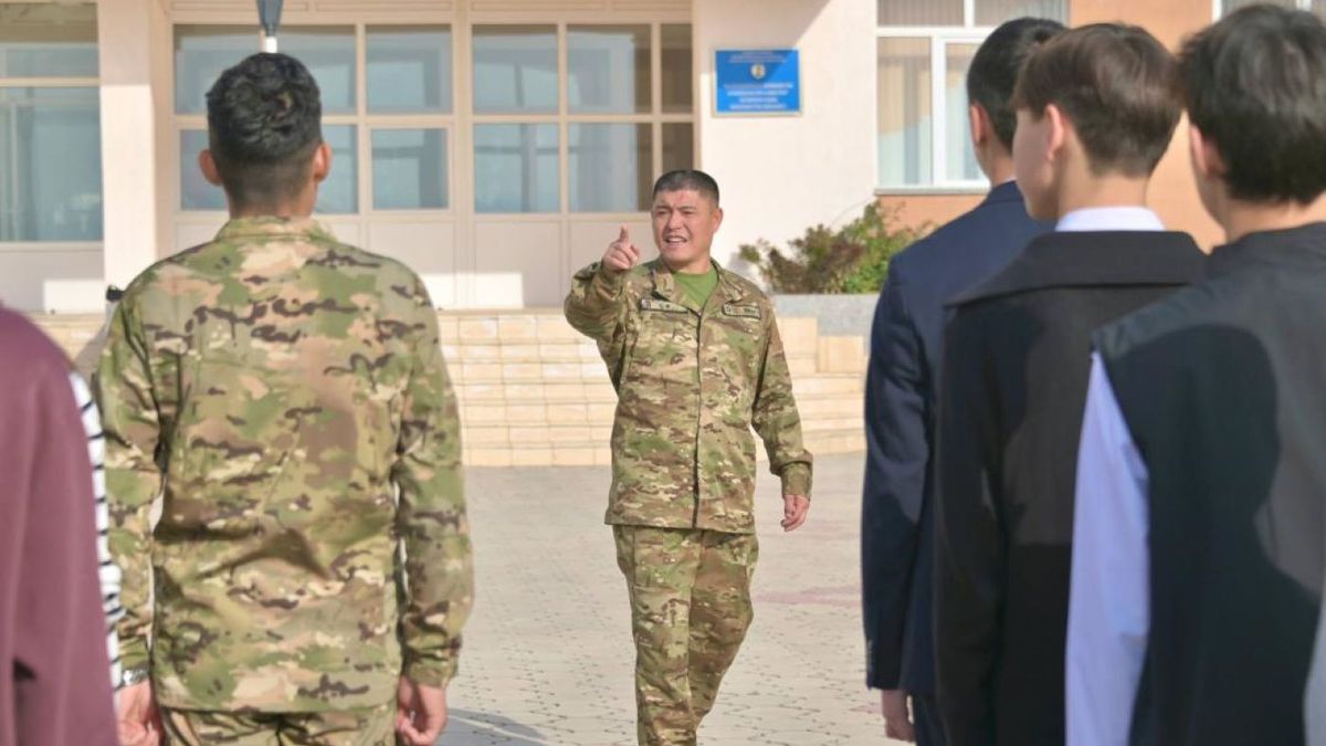 Урок НВП в школе