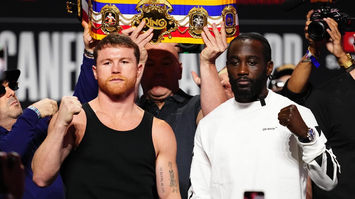 Боксеры Сауль Альварес и Теренс Кроуфорд (слева направо)