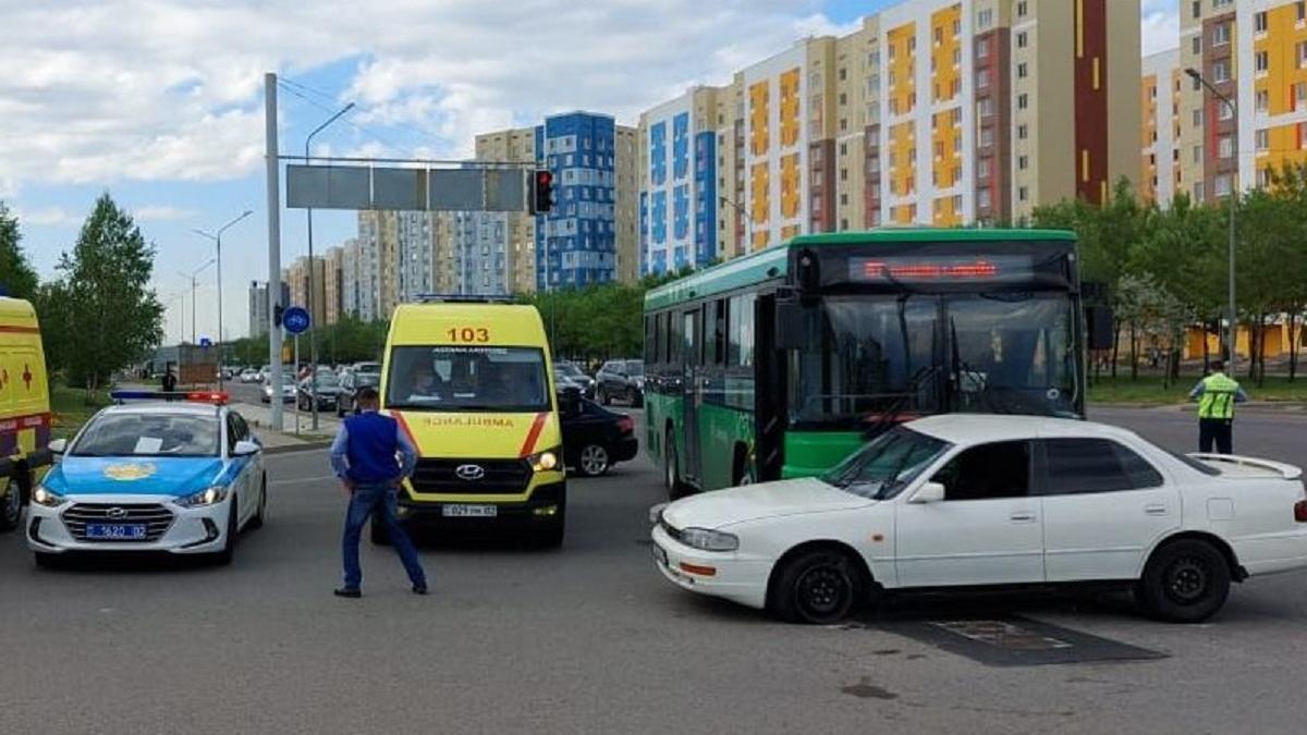 Полиция, скорая, автобус на месте дтп