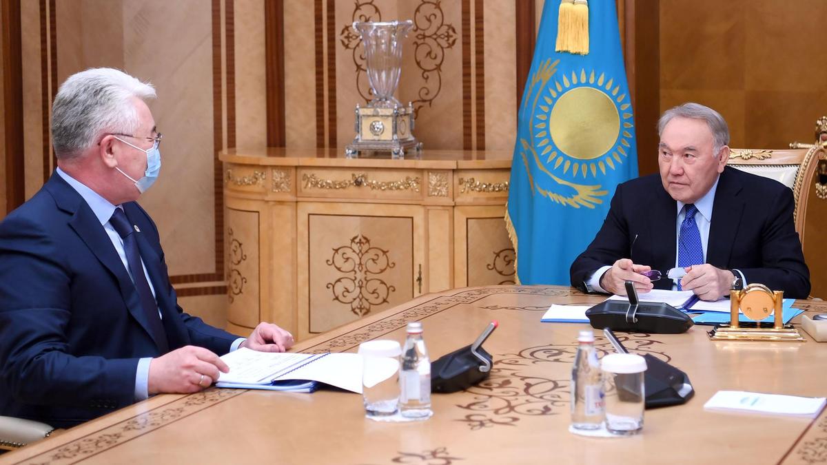 Елбасы Нурсултан Назарбаев и глава МИИР РК Бейбут Атамкулов Елбасы Нурсултан Назарбаев и глава МИИР РК Бейбут Атамкулов