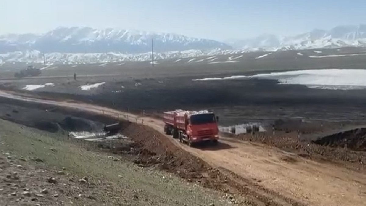 Обрушение дороги в Алматинской области: что сейчас происходит на месте происшествия