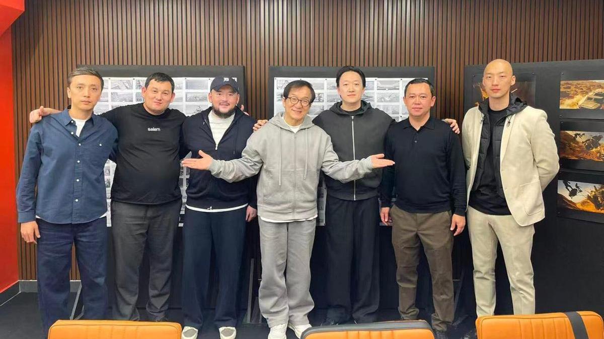 Джеки Чан Алматыда