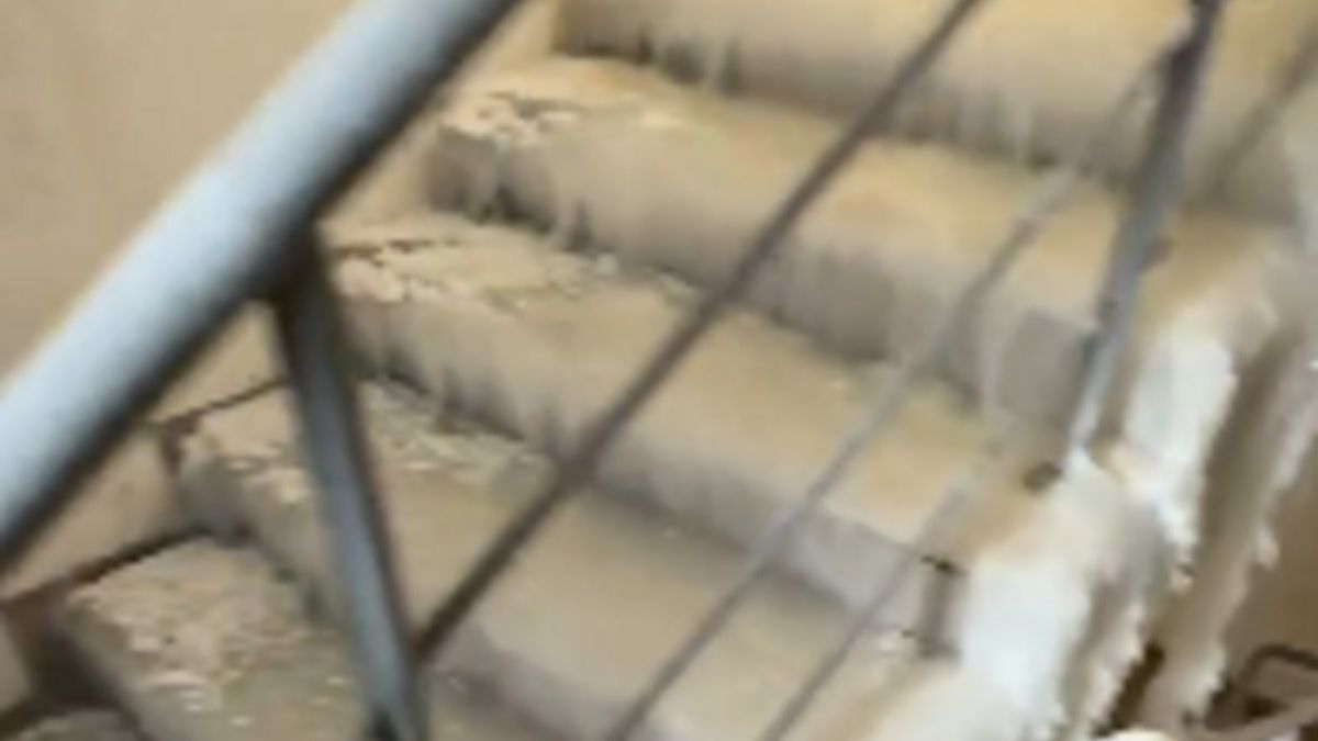 Лед на ступенях